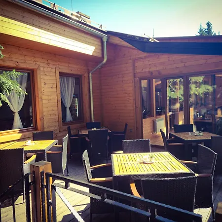 Отель Hotel Krpacovo