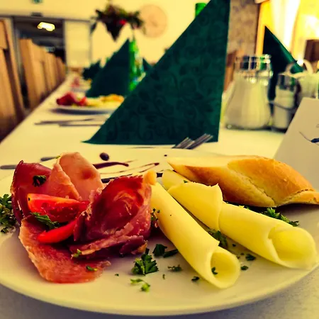 Отель Hotel Krpacovo